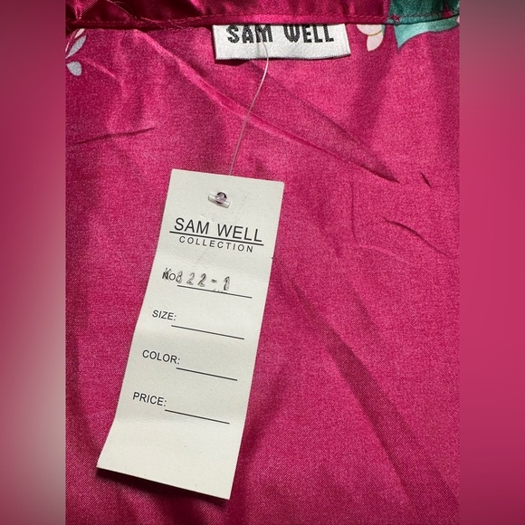 NWT Silk Peacock and Floral Robe with Wrap Design - Picture 7 of 7